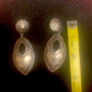 Light weight Western earrings.